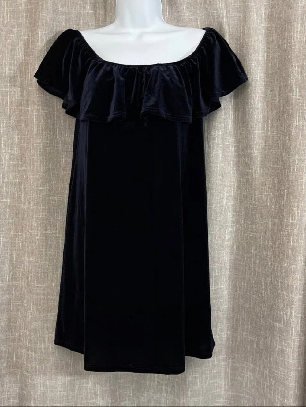 Karlie Off-Shoulder Black Velvet Shift Dress